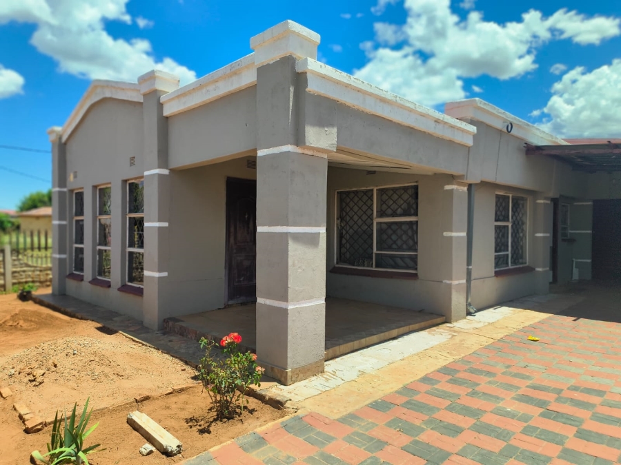 To Let 3 Bedroom Property for Rent in Jouberton North West